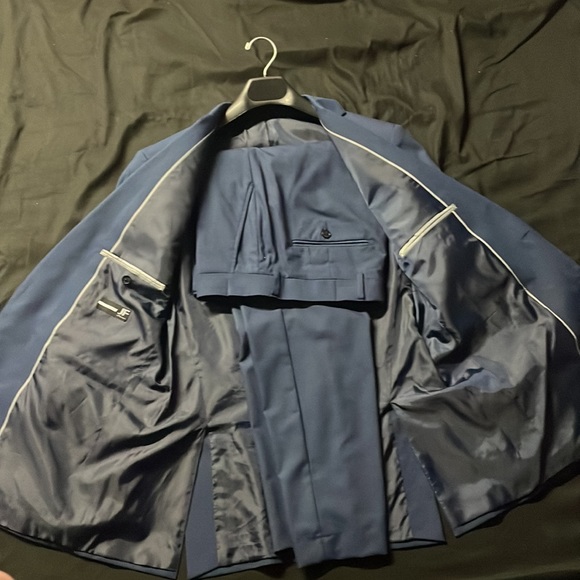 I got a better Blue suit and don't need this. - Picture 2 of 2